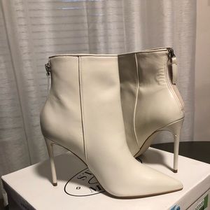 Steve Madden Via Off White Leather Bootie Size 8